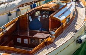 And Soon I Heard a Roaring Wind &gt;&gt;