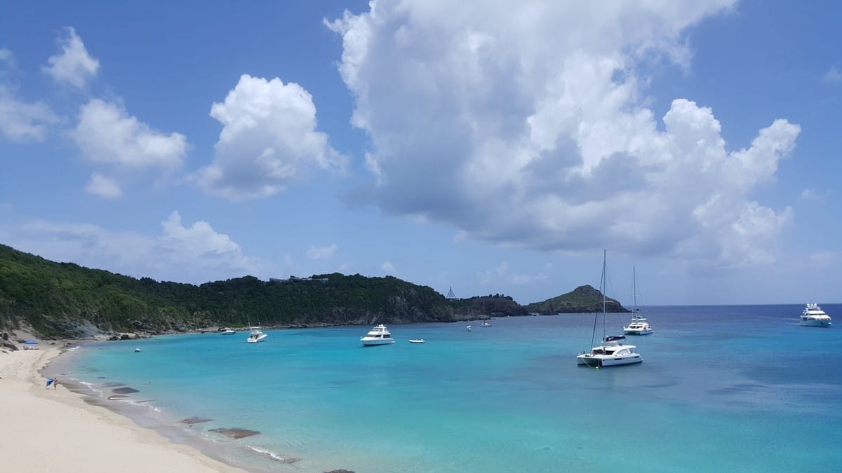 Featured image for “Should You Choose A Charter Sailing Vacation? "