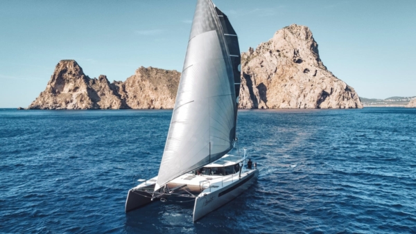 Online Class-2025-01-Outer Passage-Catamarans-Featured-1600×900