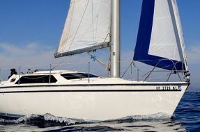 CRUISING BOAT SPOTLIGHT: HUNTER VISION